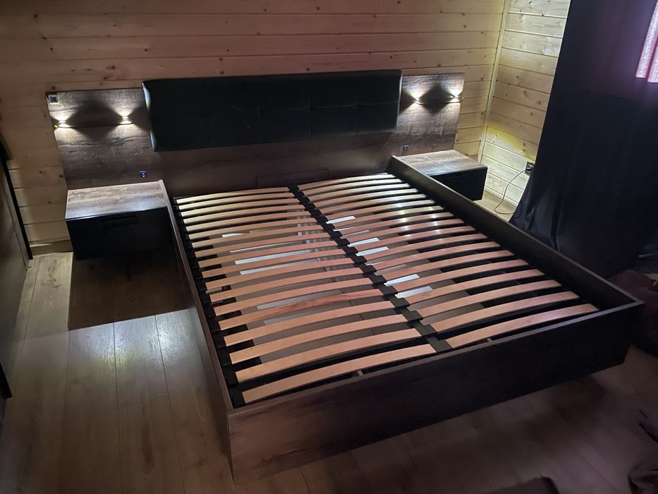 Łóżko 160x200 Kassel dąb monastery z szafkami nocnymi i stelażem