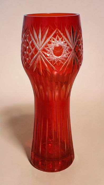 Wazon kryształowy rubinowy