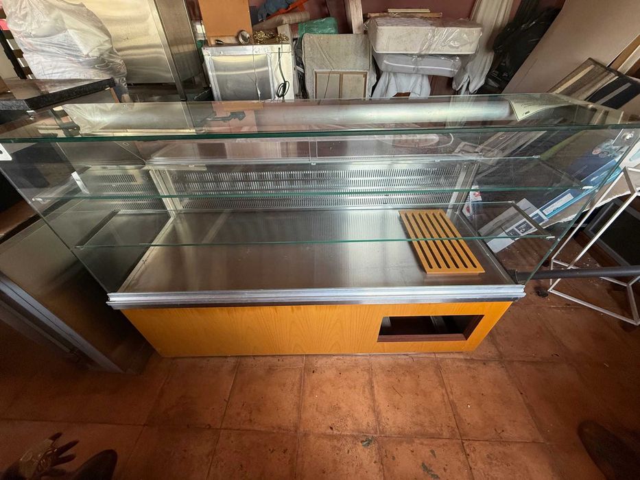 Balcão com vitrina para Café ou restaurante
