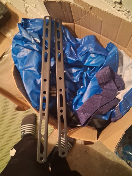 Uchwyty na telewizor podwieszany