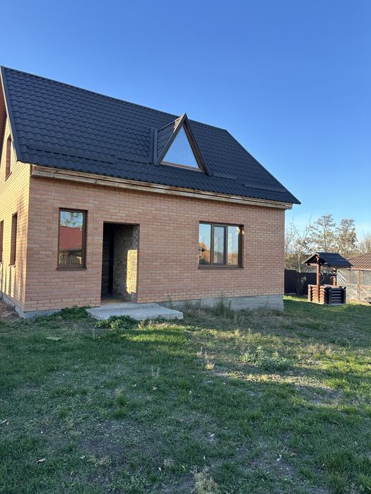 Продаж будинку з виходом до річки