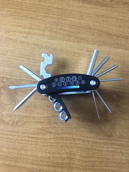 Zestaw kluczy 16 w 1