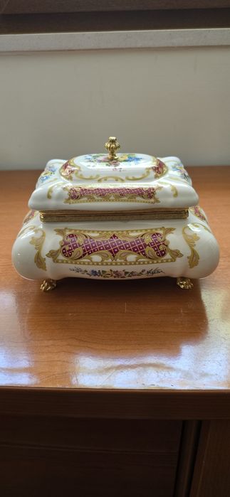 Estatueta em porcelana