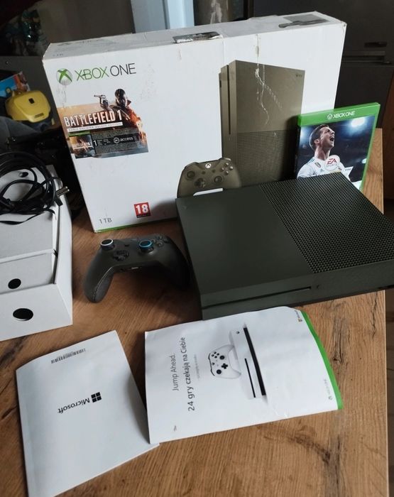 Xbox one s one X cyberpunk Minecraft gears of war Kinect