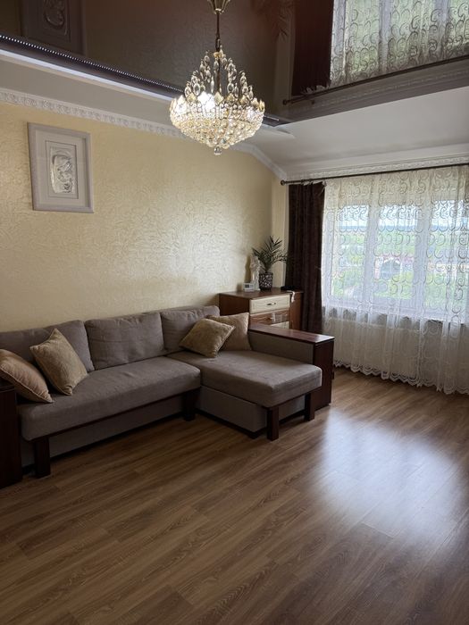 Продам 2-х кімнатну квартиру у м. Жовква