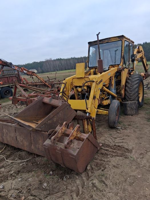 Koparko-Ładowarka Ford 19-501 uszkodzona+4 łyzki