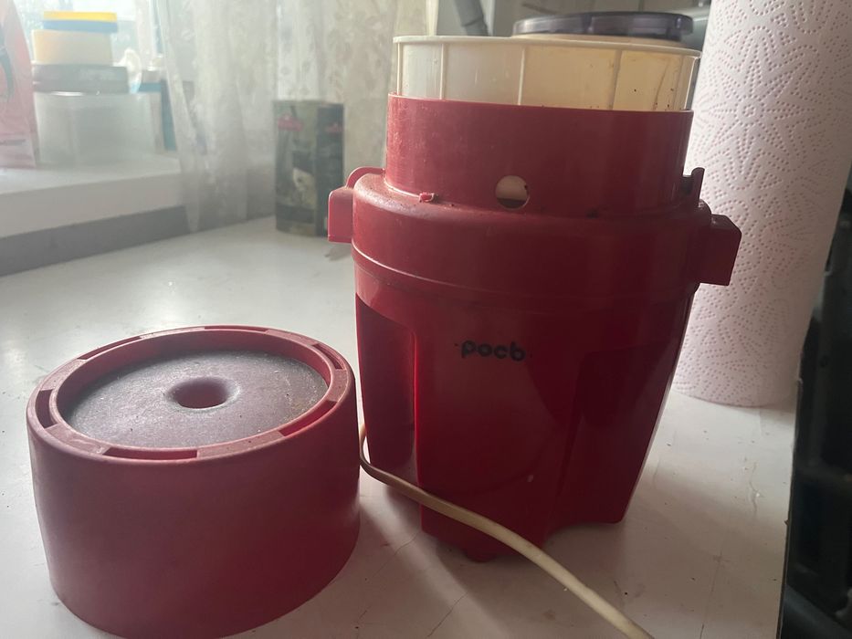 Продам електромясорубку Рось