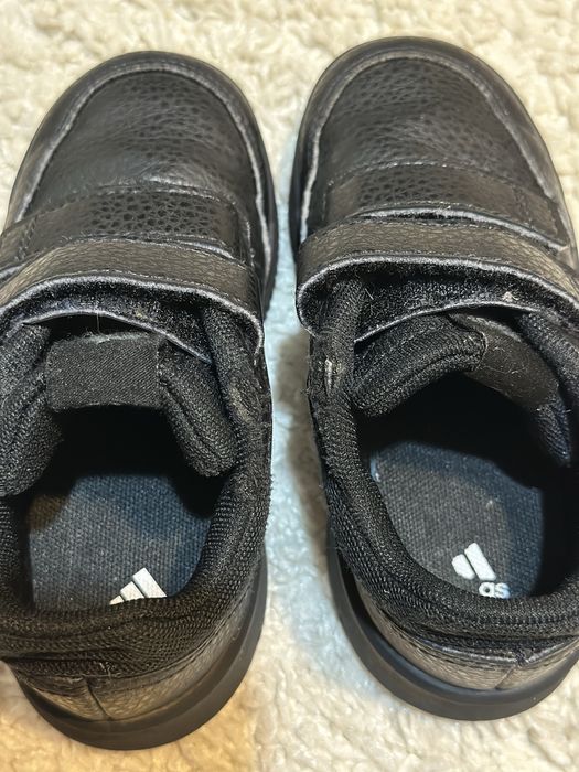 Оригінальні дитячі кросівки adidas tensaur 25 розмір б/в на липучках (16см устілка)