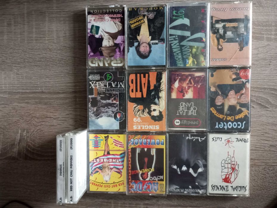 Аудиокассеты AC/DC,RHCP Smaching Pumpkins,CD диски Danny the dog, RHCP