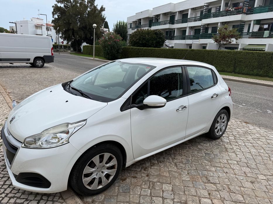Peugeot 208 BlueHDi foto 2