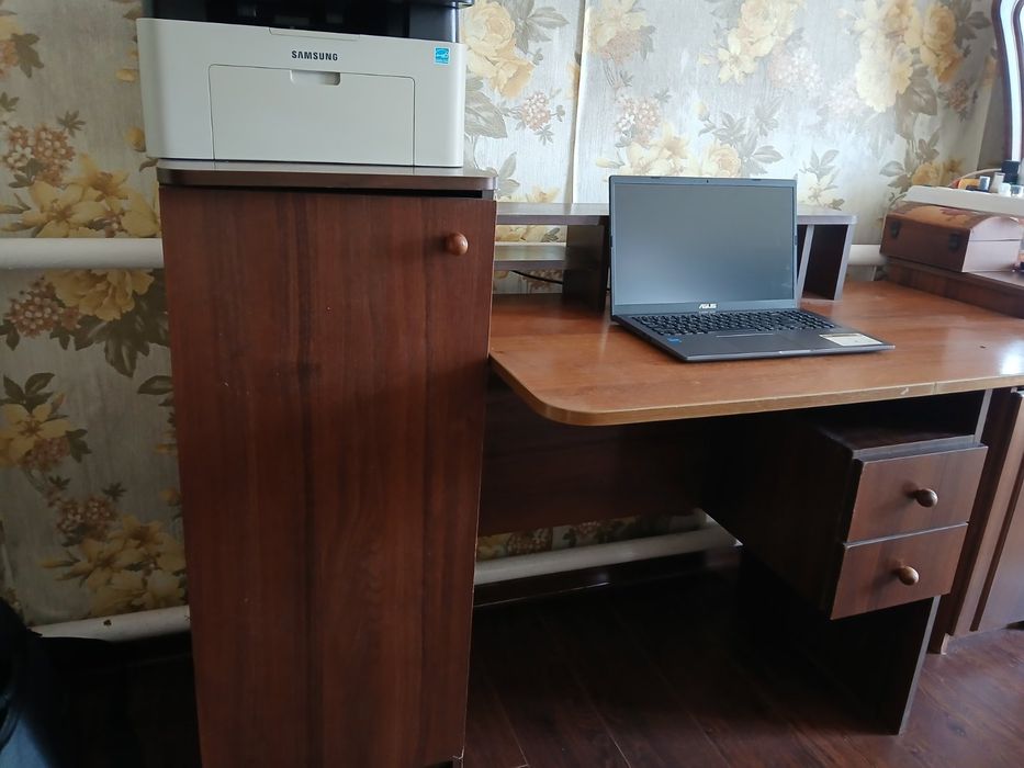 Продам стіл письмовий