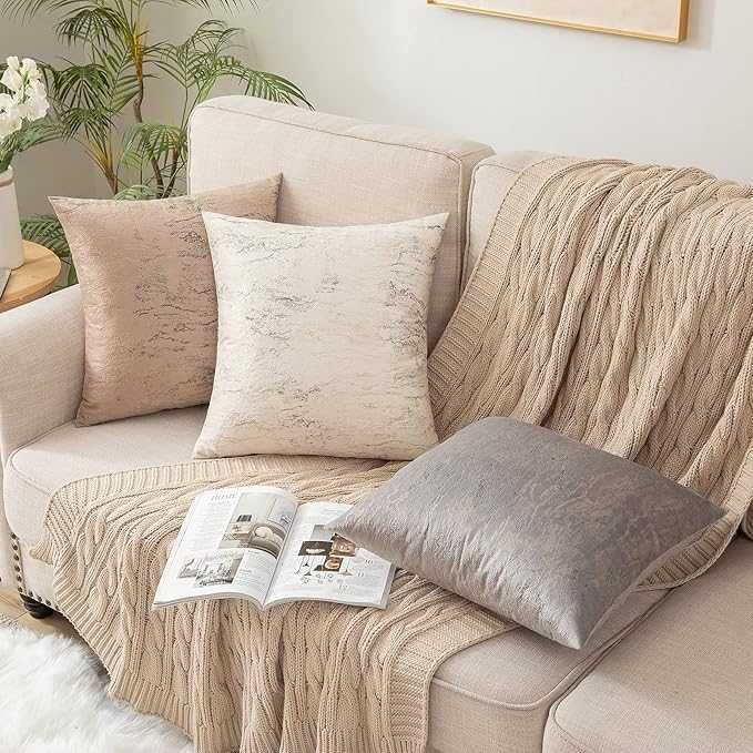 Poszewki welurowe 50×50 cm kremowe, marmurkowe – zestaw 2 szt.