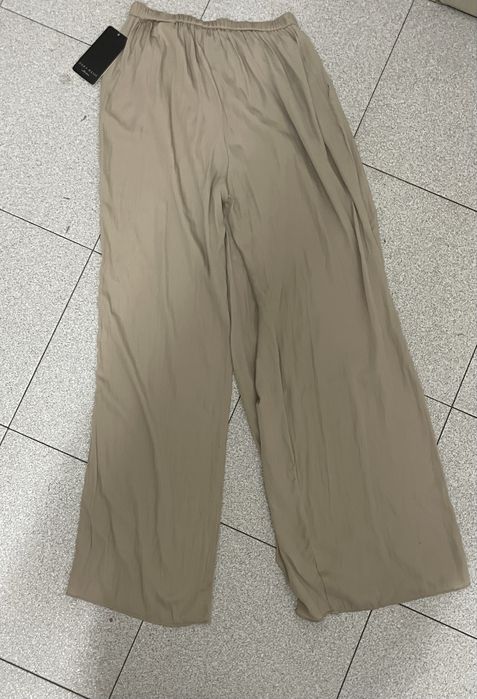 Calças bejes da Zara