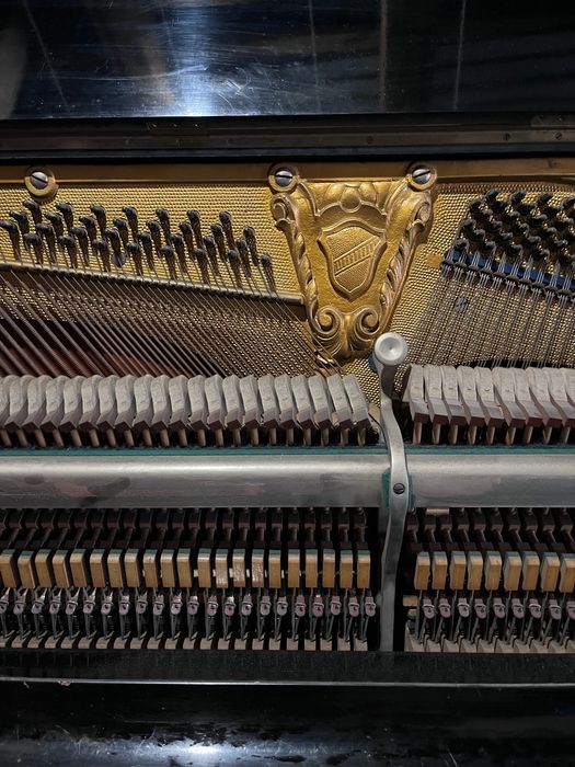 Pianino August Förster Löbau ok. 1930 r. | nr seryjny 62301 | pełna żeliwna rama