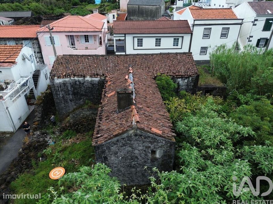 Casa tradicional T3 em Ribeiras de 207,00 m2