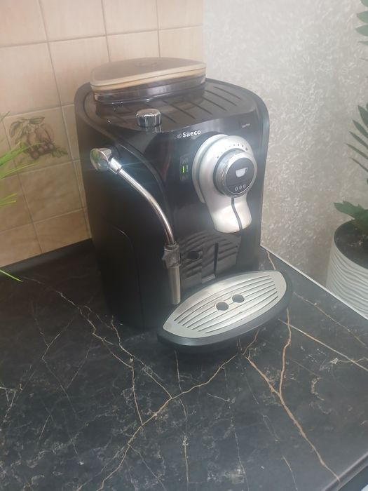 Продам кавоварку Saeco.