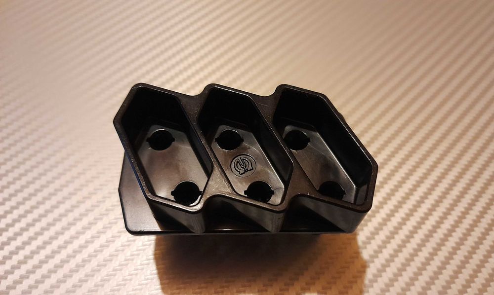 Gniazdo sieciowe 230V do wzmacniaczy i amplitunerów PIONEER