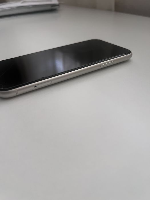 Iphone 11 branco com 64Gb, recondicionado.