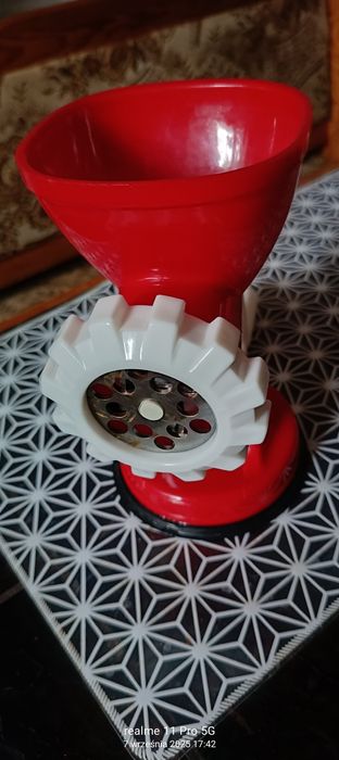 Maszynka do mielenia ręczna.