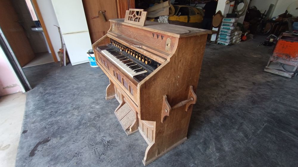 Orgão antigo para exposição