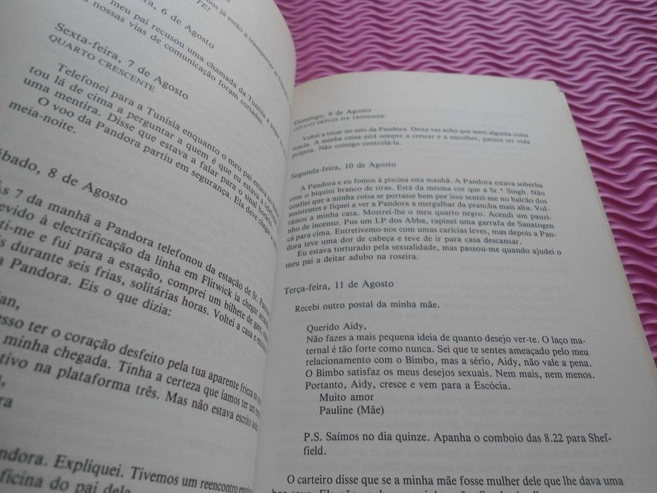 O Diário Secreto de Adrian Mole aos 13 anos e 3/4 de Sue Townsend