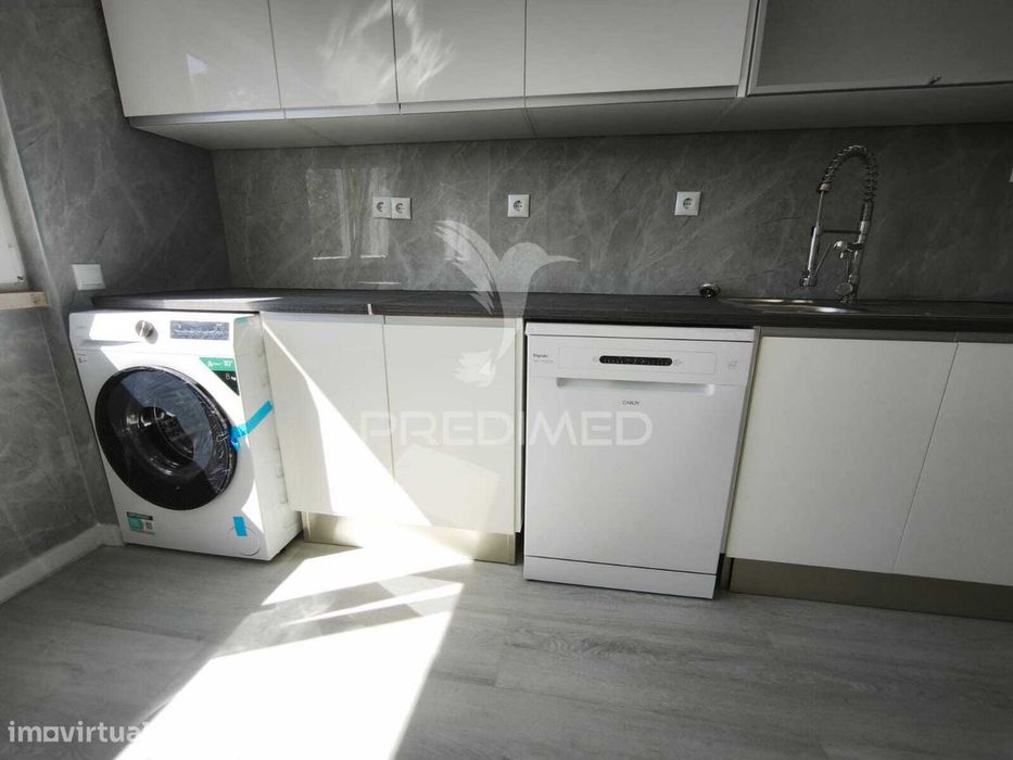 Apartamento T2 Remodelado com Arrecadação e Vista Rio – Setúbal