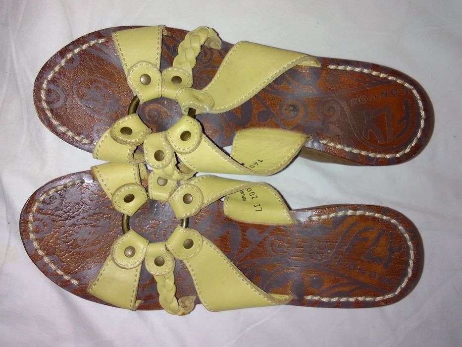 Шлепанцы кожаные на пробковой платформе.