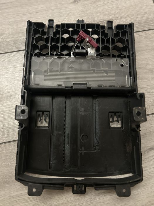 Кришка з ліфтом центральної консолі bmw g30