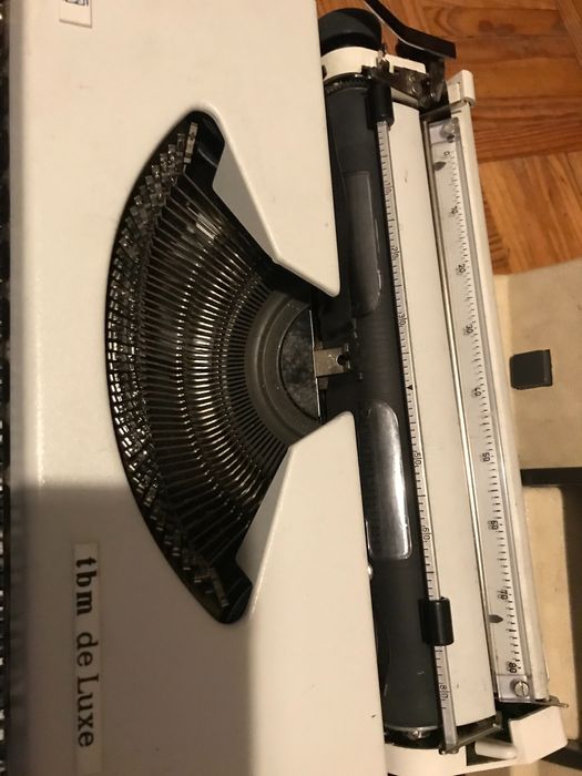 Maquina de escrever vintage/antiga Unis tbm de lux