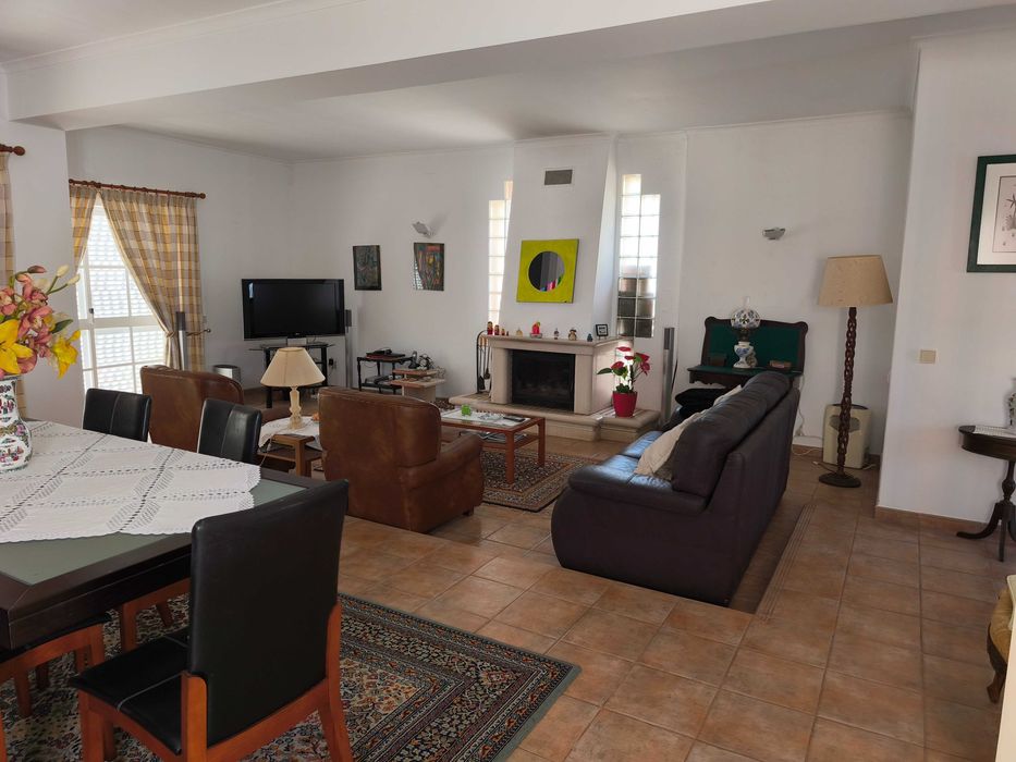 Excelente Quarto para arrendar numa moradia de 4 quartos