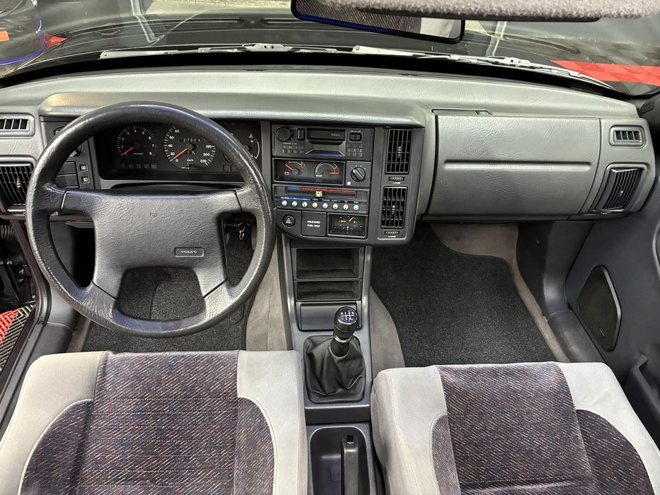 Volvo 440 GLT.