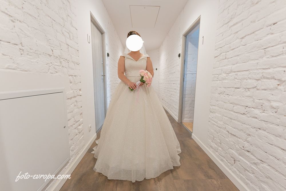 Продам весільну сукню