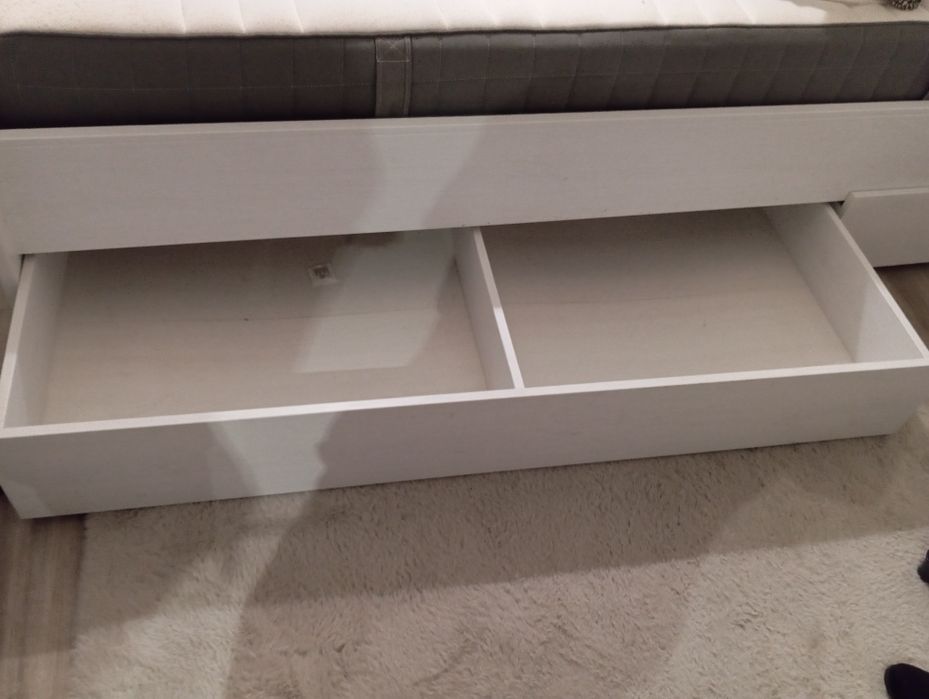 Cama de casal Ikea com 4 gavetas,como Nova