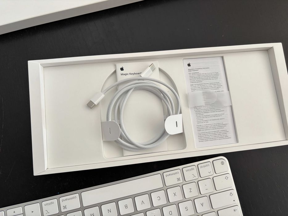 Teclado Apple Magic Keyboard (Praticamente Novo) Layout ISO