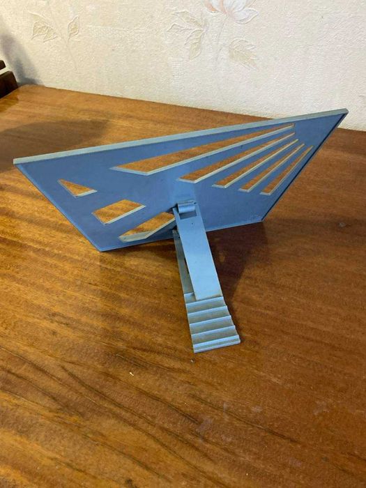 Подставка школьная для книг настольная регулируемая ссср