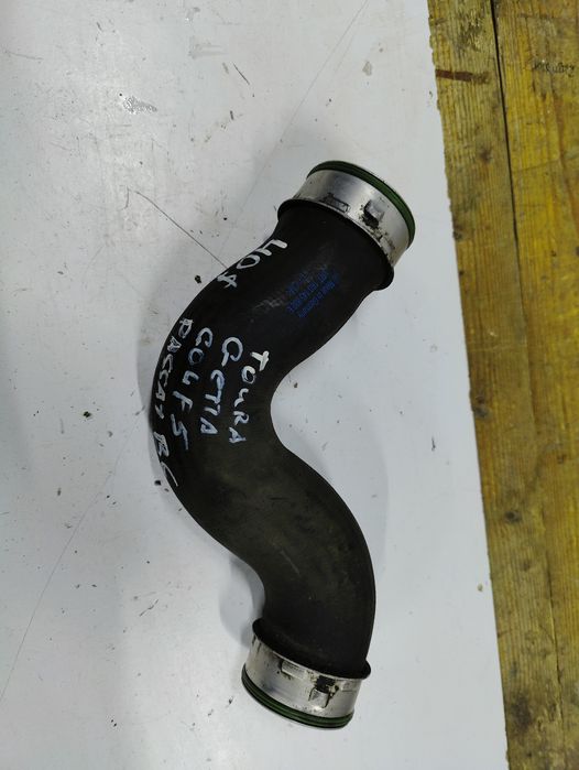 Патрубок интеркулера 1k0145832e VW GOLF V JETTA III PASSAT TOURAN