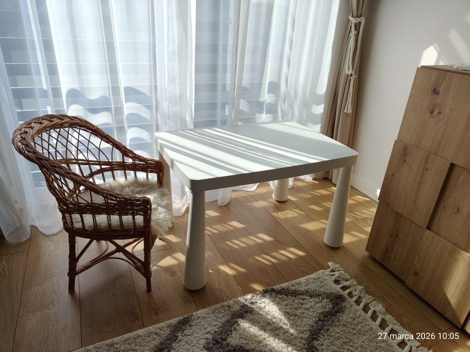 Stolik IKEA Mammut + krzesełko wiklinowe  - zestaw