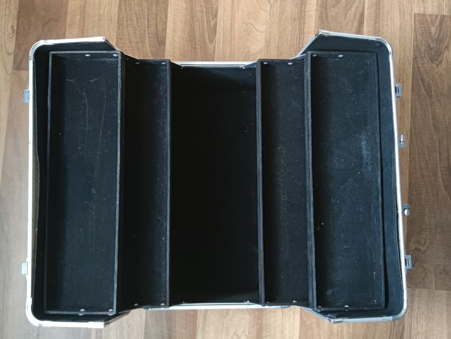 Kuferek na kosmetyki