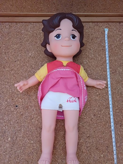 Heidi cerca de 37 cm.
Famosa.
Como nova.
