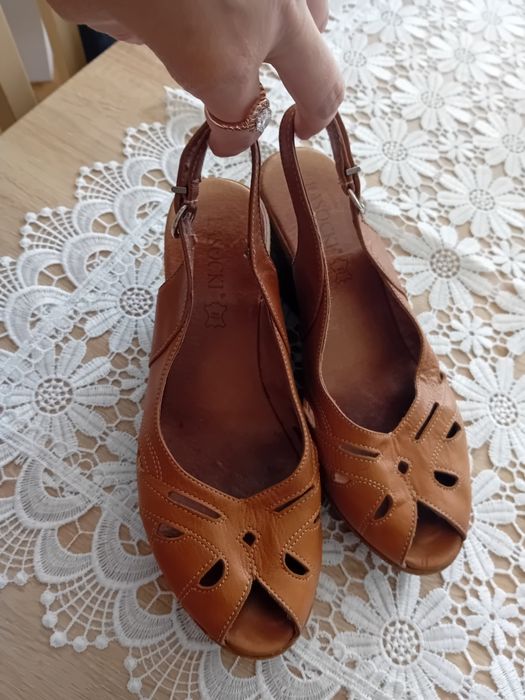 Lasocki skórzane sandaly damskie na koturnie 39