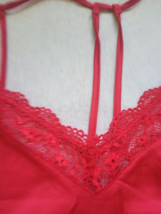 Koszulka nocna czerwona na ramiączka