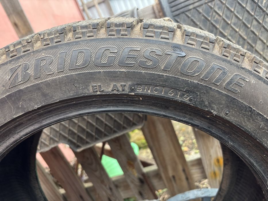 Резина зима Bridgestone 245 45 R17