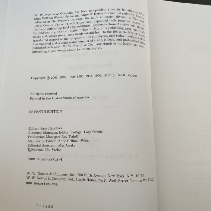 Livro Intermediate Microeconomics - Hal R. Varian.