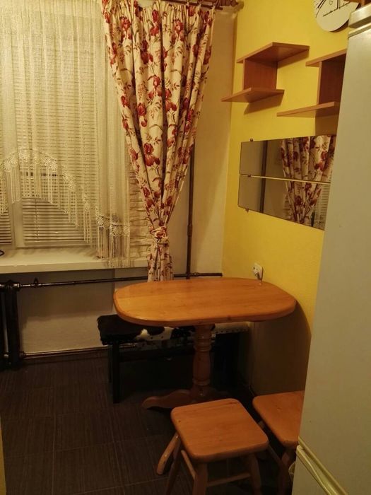 1-ка постійно є опалення і горяча вода, без комісії. м. Житомирська.