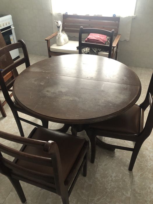 Mesa de madeira completa