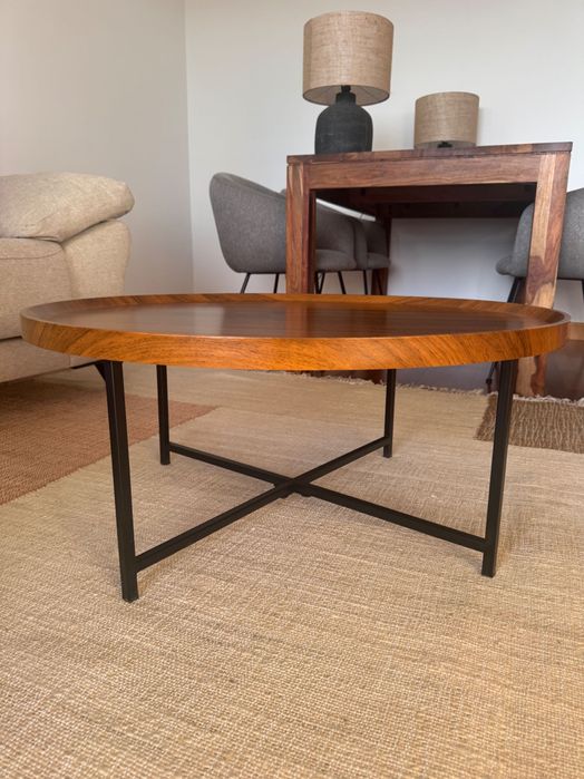 Set of 2 coffee/side tables with wooden tabletops.64739085673347122