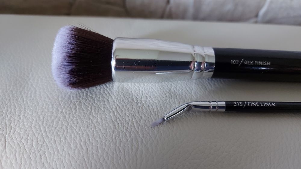 Dwa pędzle Zoeva do makijażu 102 i 315
