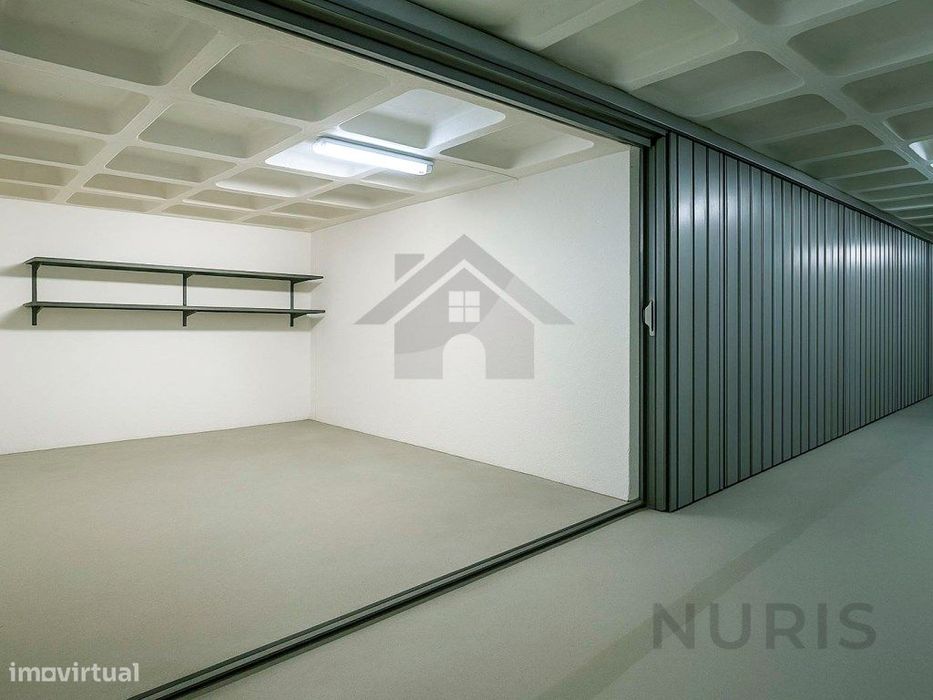 Espaço de Garagem Para Venda na Praia da Rocha, Portimão