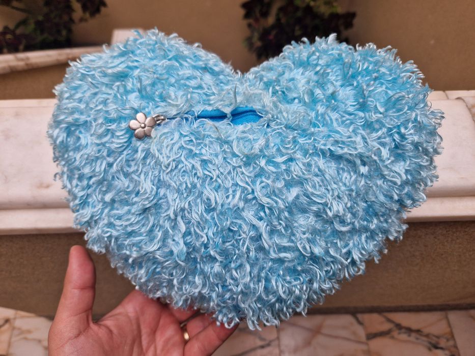 Peluche Rádio FM, em forma de coração