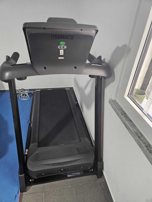 Passadeira BH Fitness com ecrã multimédia (YouTube) - gama superior